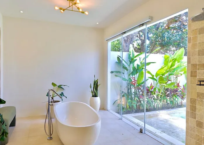 Holiday home Sophisticated 1 Bedroom Hideaway With Pool *