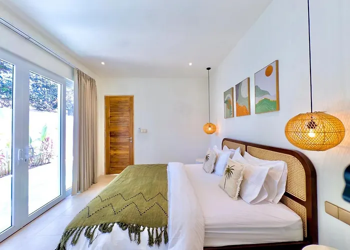 Sophisticated 1 Bedroom Hideaway With Pool *