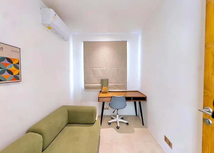 Sophisticated 1 Bedroom Hideaway With Pool Holiday home *